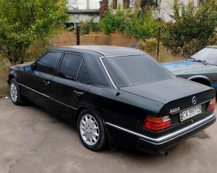 Черный Мерседес Е-Класс, объемом двигателя 2.3 л и пробегом 500 тыс. км за 1000 $, фото 1 на Automoto.ua