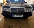 Чорний Мерседес Е-Клас, об'ємом двигуна 2 л та пробігом 400 тис. км за 2830 $, фото 1 на Automoto.ua