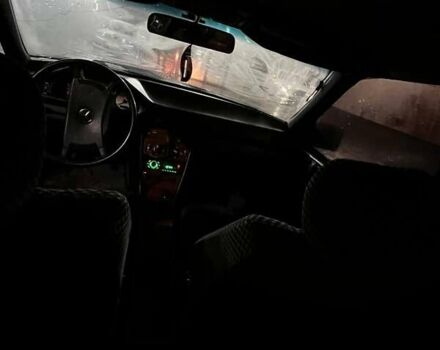 Черный Мерседес Е-Класс, объемом двигателя 2.3 л и пробегом 250 тыс. км за 2300 $, фото 3 на Automoto.ua