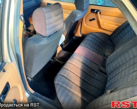 Чорний Мерседес Е-Клас, об'ємом двигуна 2 л та пробігом 250 тис. км за 1700 $, фото 5 на Automoto.ua