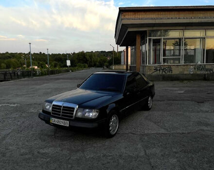 Мерседес Е-Класс 1987 в Кагарлыке на Automoto.ua Черный Мерседес Е-Класс, объемом двигателя 2.6 л и пробегом 386 тыс. км за 1700 $, фото 1 на Automoto.ua