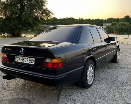 Мерседес Е-Класс 1987 в Кагарлыке на Automoto.ua Черный Мерседес Е-Класс, объемом двигателя 2.6 л и пробегом 386 тыс. км за 1700 $, фото 6 на Automoto.ua