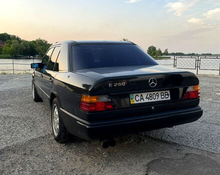 Мерседес Е-Класс 1987 в Кагарлыке на Automoto.ua Черный Мерседес Е-Класс, объемом двигателя 2.6 л и пробегом 386 тыс. км за 1700 $, фото 8 на Automoto.ua