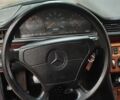 Черный Мерседес Е-Класс, объемом двигателя 2 л и пробегом 400 тыс. км за 2000 $, фото 6 на Automoto.ua