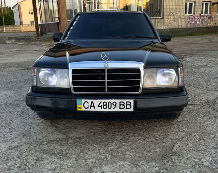 Мерседес Е-Класс 1987 в Кагарлыке на Automoto.ua Черный Мерседес Е-Класс, объемом двигателя 2.6 л и пробегом 386 тыс. км за 1700 $, фото 4 на Automoto.ua