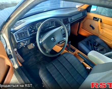 Чорний Мерседес Е-Клас, об'ємом двигуна 2 л та пробігом 250 тис. км за 1700 $, фото 4 на Automoto.ua