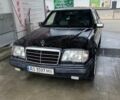 Чорний Мерседес Е-Клас, об'ємом двигуна 2 л та пробігом 350 тис. км за 2750 $, фото 1 на Automoto.ua