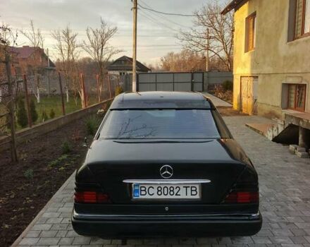Черный Мерседес Е-Класс, объемом двигателя 2.3 л и пробегом 358 тыс. км за 1750 $, фото 5 на Automoto.ua