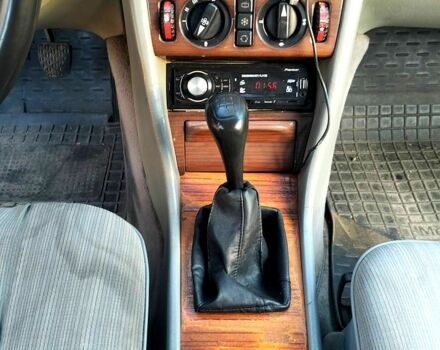 Черный Мерседес Е-Класс, объемом двигателя 2.3 л и пробегом 0 тыс. км за 1700 $, фото 9 на Automoto.ua