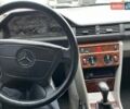 Черный Мерседес Е-Класс, объемом двигателя 2.3 л и пробегом 463 тыс. км за 2000 $, фото 3 на Automoto.ua