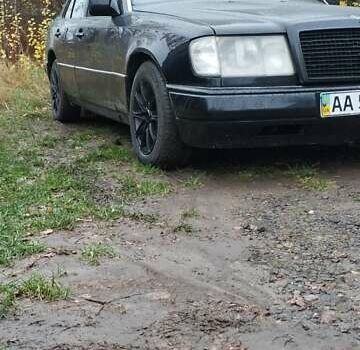 Черный Мерседес Е-Класс, объемом двигателя 2 л и пробегом 400 тыс. км за 2365 $, фото 2 на Automoto.ua