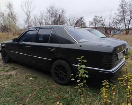 Черный Мерседес Е-Класс, объемом двигателя 2 л и пробегом 400 тыс. км за 2350 $, фото 3 на Automoto.ua