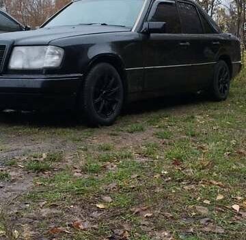 Черный Мерседес Е-Класс, объемом двигателя 2 л и пробегом 400 тыс. км за 2365 $, фото 1 на Automoto.ua