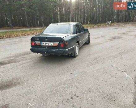 Черный Мерседес Е-Класс, объемом двигателя 2.5 л и пробегом 460 тыс. км за 2500 $, фото 2 на Automoto.ua
