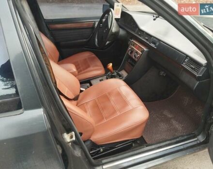 Черный Мерседес Е-Класс, объемом двигателя 2.5 л и пробегом 460 тыс. км за 2500 $, фото 9 на Automoto.ua