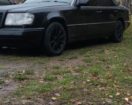 Черный Мерседес Е-Класс, объемом двигателя 2 л и пробегом 400 тыс. км за 2350 $, фото 1 на Automoto.ua