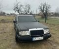 Черный Мерседес Е-Класс, объемом двигателя 2.6 л и пробегом 400 тыс. км за 2300 $, фото 1 на Automoto.ua