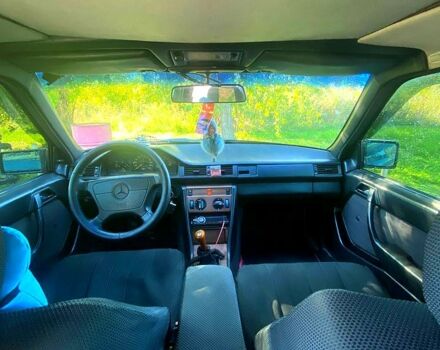 Чорний Мерседес Е-Клас, об'ємом двигуна 2.6 л та пробігом 95 тис. км за 2200 $, фото 4 на Automoto.ua