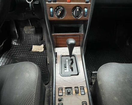 Черный Мерседес Е-Класс, объемом двигателя 2.3 л и пробегом 218 тыс. км за 1350 $, фото 9 на Automoto.ua