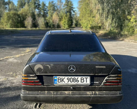 Чорний Мерседес Е-Клас, об'ємом двигуна 2.6 л та пробігом 450 тис. км за 2500 $, фото 4 на Automoto.ua