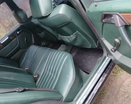 Черный Мерседес Е-Класс, объемом двигателя 2 л и пробегом 400 тыс. км за 2350 $, фото 5 на Automoto.ua