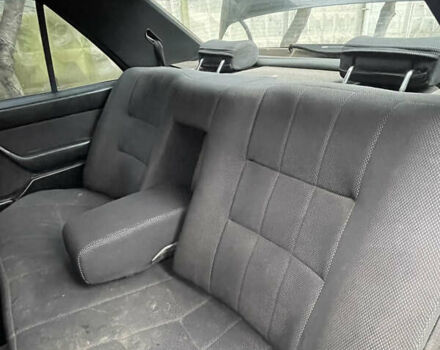 Черный Мерседес Е-Класс, объемом двигателя 2.3 л и пробегом 218 тыс. км за 1350 $, фото 8 на Automoto.ua