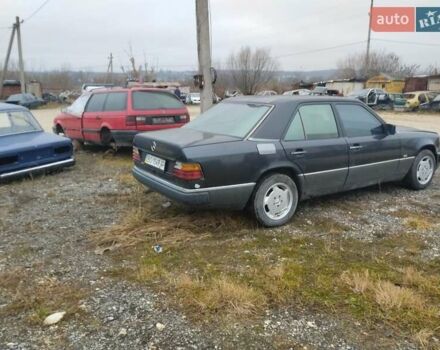 Черный Мерседес Е-Класс, объемом двигателя 2.3 л и пробегом 123 тыс. км за 1000 $, фото 2 на Automoto.ua