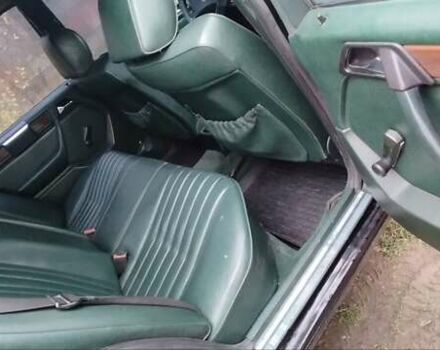 Черный Мерседес Е-Класс, объемом двигателя 2 л и пробегом 400 тыс. км за 2365 $, фото 5 на Automoto.ua