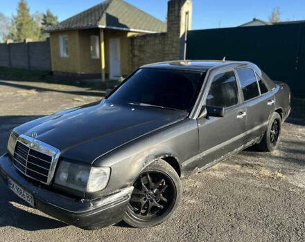 Чорний Мерседес Е-Клас, об'ємом двигуна 2.6 л та пробігом 450 тис. км за 2500 $, фото 1 на Automoto.ua
