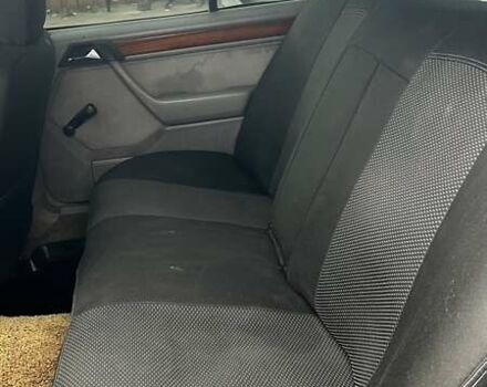 Черный Мерседес Е-Класс, объемом двигателя 2.5 л и пробегом 436 тыс. км за 2700 $, фото 2 на Automoto.ua