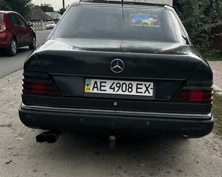 Черный Мерседес Е-Класс, объемом двигателя 2.5 л и пробегом 436 тыс. км за 2700 $, фото 1 на Automoto.ua