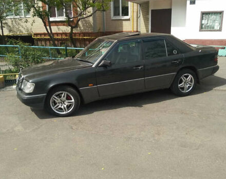 Чорний Мерседес Е-Клас, об'ємом двигуна 2.3 л та пробігом 292 тис. км за 7700 $, фото 2 на Automoto.ua