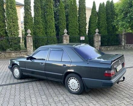 Черный Мерседес Е-Класс, объемом двигателя 2.3 л и пробегом 378 тыс. км за 1700 $, фото 6 на Automoto.ua