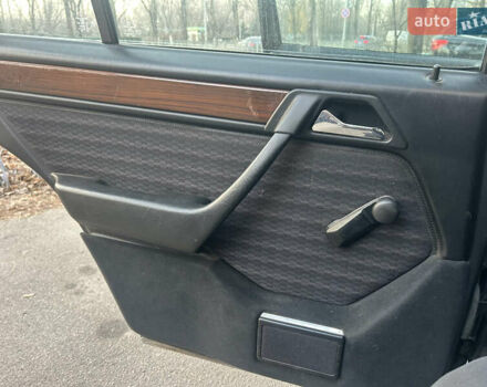 Черный Мерседес Е-Класс, объемом двигателя 2.3 л и пробегом 266 тыс. км за 2700 $, фото 8 на Automoto.ua