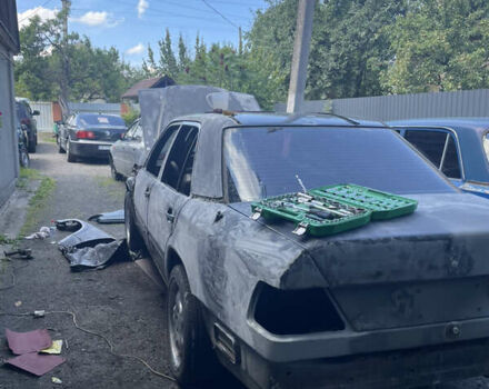 Черный Мерседес Е-Класс, объемом двигателя 2.55 л и пробегом 530 тыс. км за 2500 $, фото 11 на Automoto.ua