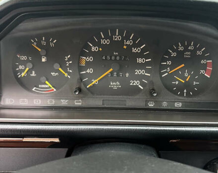 Чорний Мерседес Е-Клас, об'ємом двигуна 2 л та пробігом 458 тис. км за 4500 $, фото 19 на Automoto.ua