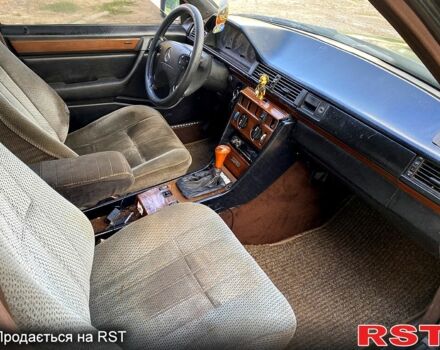 Чорний Мерседес Е-Клас, об'ємом двигуна 2.3 л та пробігом 200 тис. км за 1450 $, фото 6 на Automoto.ua