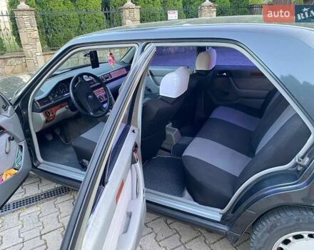 Черный Мерседес Е-Класс, объемом двигателя 2.3 л и пробегом 378 тыс. км за 1700 $, фото 4 на Automoto.ua