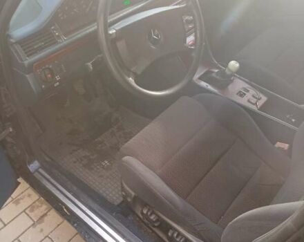 Чорний Мерседес Е-Клас, об'ємом двигуна 2.6 л та пробігом 438 тис. км за 1800 $, фото 4 на Automoto.ua