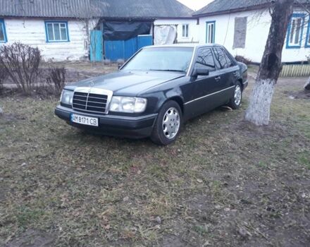 Черный Мерседес Е-Класс, объемом двигателя 2.3 л и пробегом 450 тыс. км за 2142 $, фото 1 на Automoto.ua