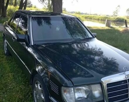 Черный Мерседес Е-Класс, объемом двигателя 2.3 л и пробегом 450 тыс. км за 2142 $, фото 2 на Automoto.ua