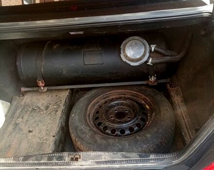 Черный Мерседес Е-Класс, объемом двигателя 2.6 л и пробегом 410 тыс. км за 2000 $, фото 7 на Automoto.ua