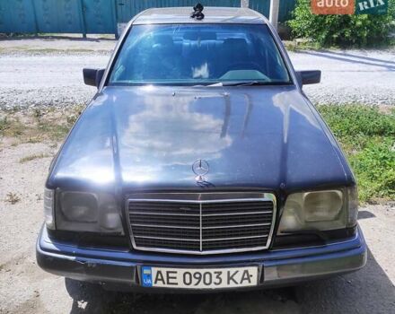 Черный Мерседес Е-Класс, объемом двигателя 2.3 л и пробегом 350 тыс. км за 3200 $, фото 10 на Automoto.ua
