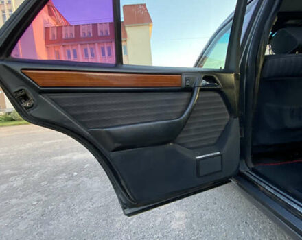 Черный Мерседес Е-Класс, объемом двигателя 2.8 л и пробегом 450 тыс. км за 2500 $, фото 7 на Automoto.ua