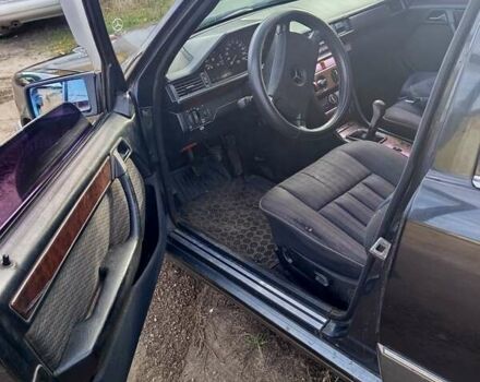 Черный Мерседес Е-Класс, объемом двигателя 2 л и пробегом 440 тыс. км за 2500 $, фото 4 на Automoto.ua