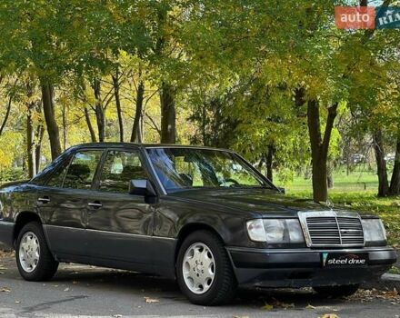 Черный Мерседес Е-Класс, объемом двигателя 2.3 л и пробегом 346 тыс. км за 2799 $, фото 9 на Automoto.ua