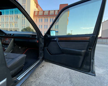 Черный Мерседес Е-Класс, объемом двигателя 2.8 л и пробегом 450 тыс. км за 2500 $, фото 8 на Automoto.ua