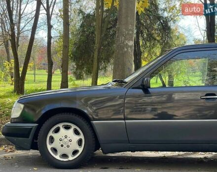 Черный Мерседес Е-Класс, объемом двигателя 2.3 л и пробегом 346 тыс. км за 2799 $, фото 2 на Automoto.ua