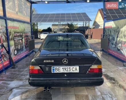 Черный Мерседес Е-Класс, объемом двигателя 2.5 л и пробегом 460 тыс. км за 2350 $, фото 3 на Automoto.ua