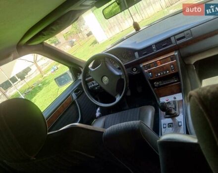 Черный Мерседес Е-Класс, объемом двигателя 2 л и пробегом 250 тыс. км за 1800 $, фото 7 на Automoto.ua